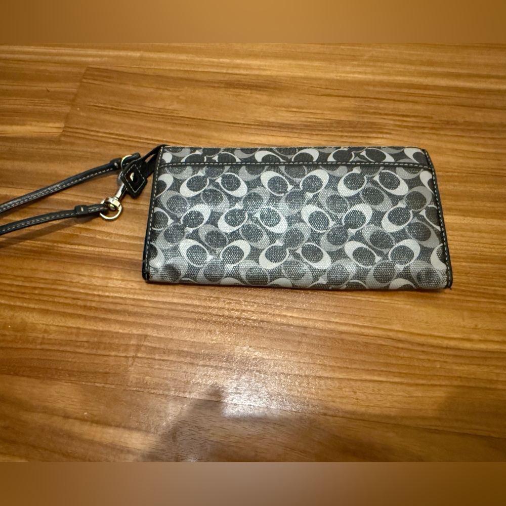 Coach wristlet wallet